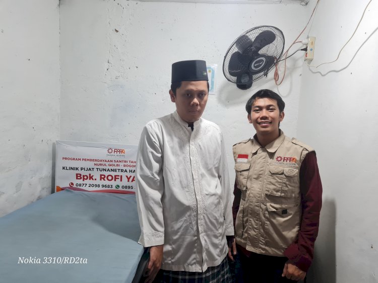 Rofiandi, Guru Ngaji Tunanetra Senang Dapat Bantuan Fasilitas Klinik Pijat