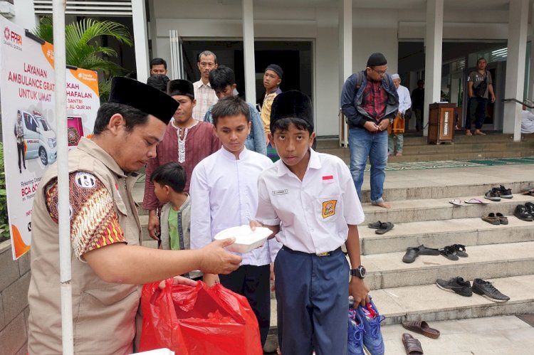 Alirkan Keberkahan, PPPA Daarul Quran Bogor Gencarkan Aksi Free Food Friday