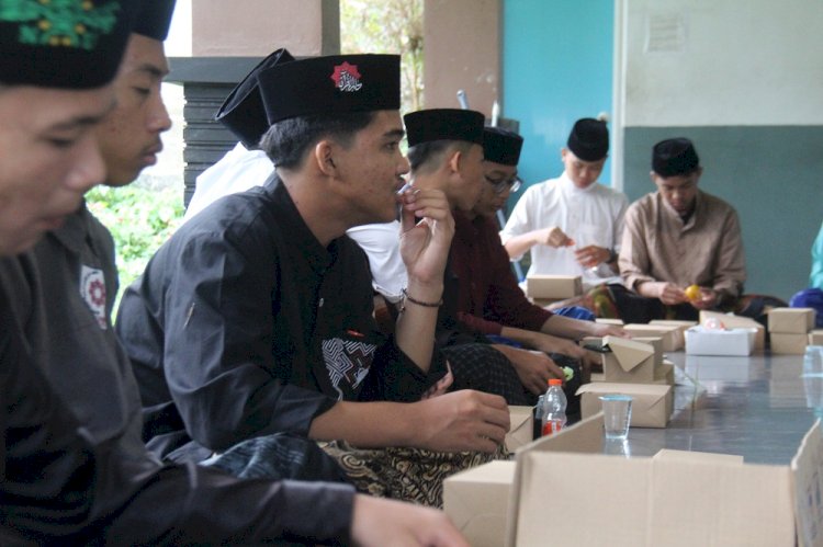 Keseruan Buka Puasa Bersama Santri Daarul Quran Takhassus Cinagara