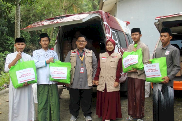 Bahagiakan Yatim Dhuafa, PPPA Daarul Quran Bogor Berikan Kado untuk Santri Takhassus Cinagara