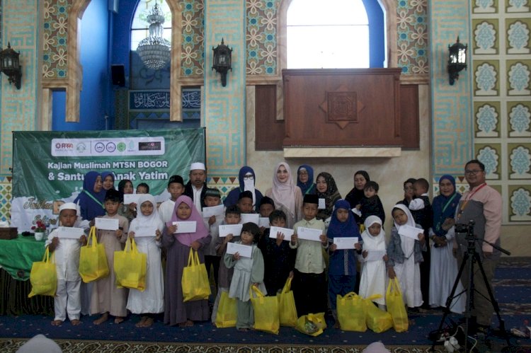 PPPA Daarul Quran Bogor Bersama Majelis Tasyakur Sholawat Nariyah Berikan Santunan kepada Puluhan Yatim Piatu