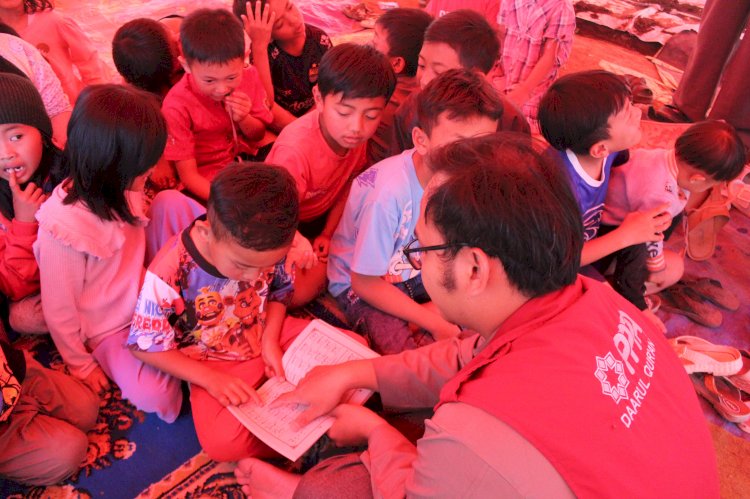 Membangun Kembali Semangat Mengaji Anak-Anak Korban Gempa Kertasari Kabupaten Bandung