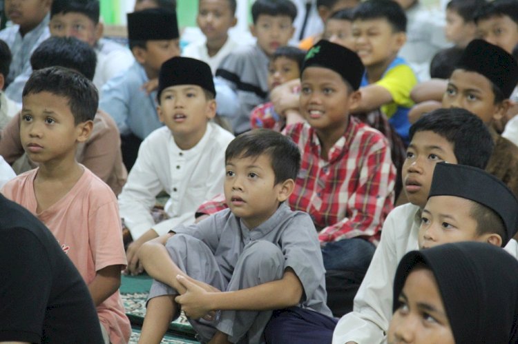 Cerita Seru Kak Toyib Hibur Anak-Anak Komplek Pesona Vista dalam Aksi Mobile Qur'an