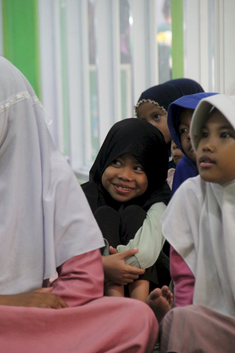 Cerita Seru Kak Toyib Hibur Anak-Anak Komplek Pesona Vista dalam Aksi Mobile Qur'an