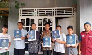 Penyaluran Al-Qur’an Braille kepada Mahasiswa Penyandang Disabilitas