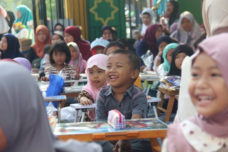 Momen Kak Muis Hibur Anak-Anak dalam Aksi Mobile Quran