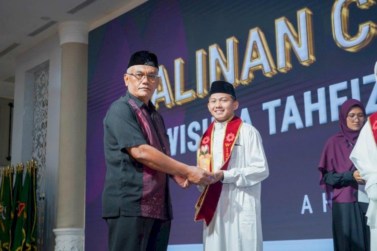 Andi, Wisudawan Terbaik Hafal 30 Juz : Inspirasi Bagi Generasi Qur’ani