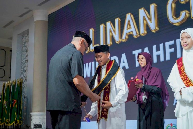 Andi, Wisudawan Terbaik Hafal 30 Juz : Inspirasi Bagi Generasi Qur’ani