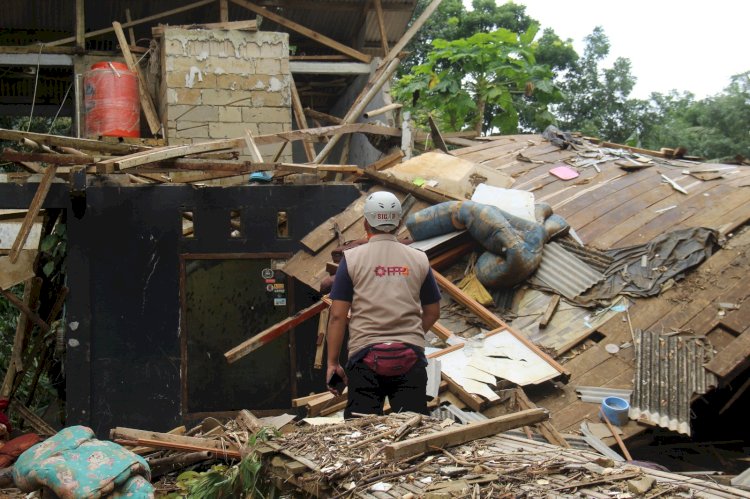 Listrik Mati, PPPA Daarul Qur'an Bogor Salurkan Genset untuk Warga dan Ponpes di Sukabumi Selatan