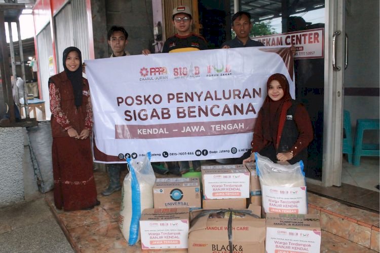 Penyaluran Paket Logistik dan Membersihkan Rumah Penyintas Banjir Kabupaten Kendal