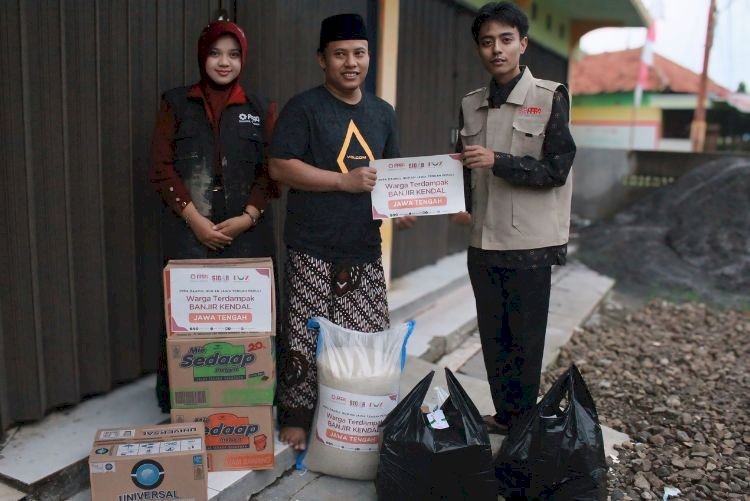 Penyaluran Paket Logistik dan Membersihkan Rumah Penyintas Banjir Kabupaten Kendal