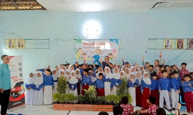 Aksi Mobil Qur’an Spesial Isra Mi'raj di Cirebon