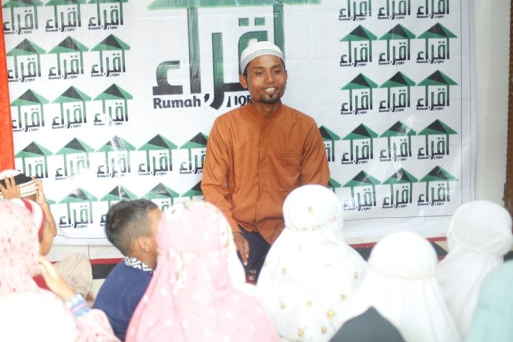 PPPA Daarul Qur'an Medan Bagikan 30 MUshaf Al-Qur'an untuk Rumah Iqra' Mencirim