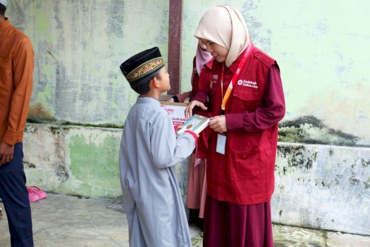 PPPA Daarul Qur'an Medan Bagikan 30 MUshaf Al-Qur'an untuk Rumah Iqra' Mencirim