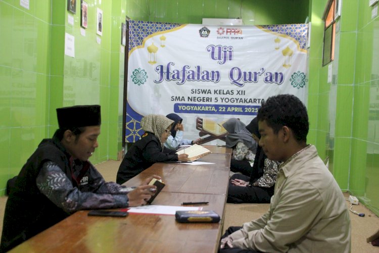 Ujian Tahfizh Kelas XII : Tiket Menuju Wisuda Tahfizh SMAN 5 Yogyakarta