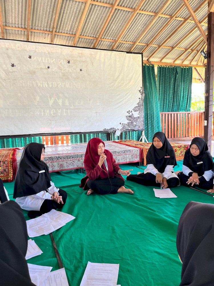 Gelar Pelatihan Public Speaking PPPA Jatim Harapkan Santri Takhassus Putri Asah Soft Skill
