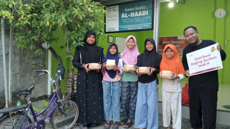 Mengayuh Sepeda untuk Sebungkus Daging Qurban