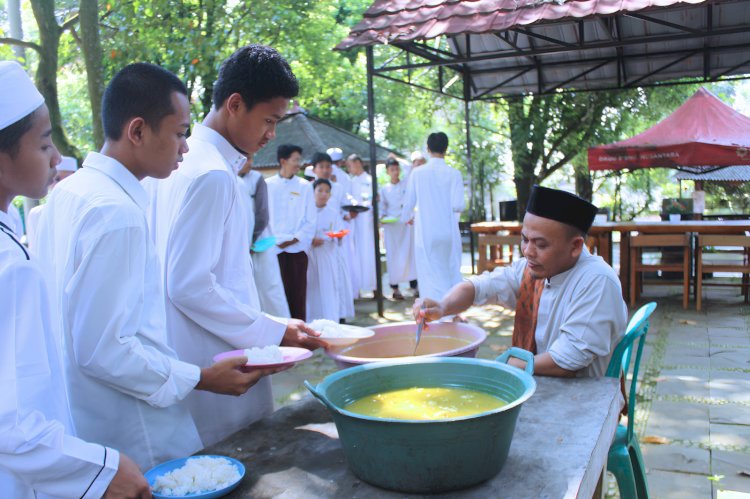 Semarak Qurban di Pesantren Daarul Mansur Wanayasa