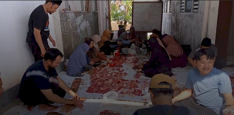 Qurban Donatur Disembelih di Pesantren, Santri Terlibat Hingga Distribusi