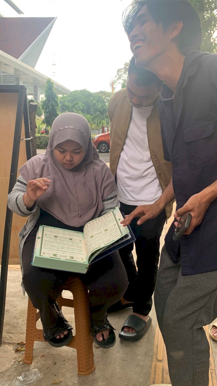 Serunya Belajar Bahasa Isyarat Bareng Teman-Teman Pusdis Unhas