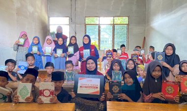 PPPA Daarul Qur’an Medan Salurkan Wakaf Al-Qur’an ke Desa Ujung Bandar