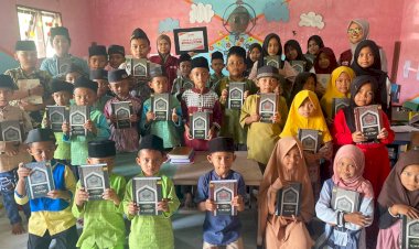 Jejak Kebaikan di Stabat: Mushaf Wakaf Sapa Santri Sabilal Muhtadin