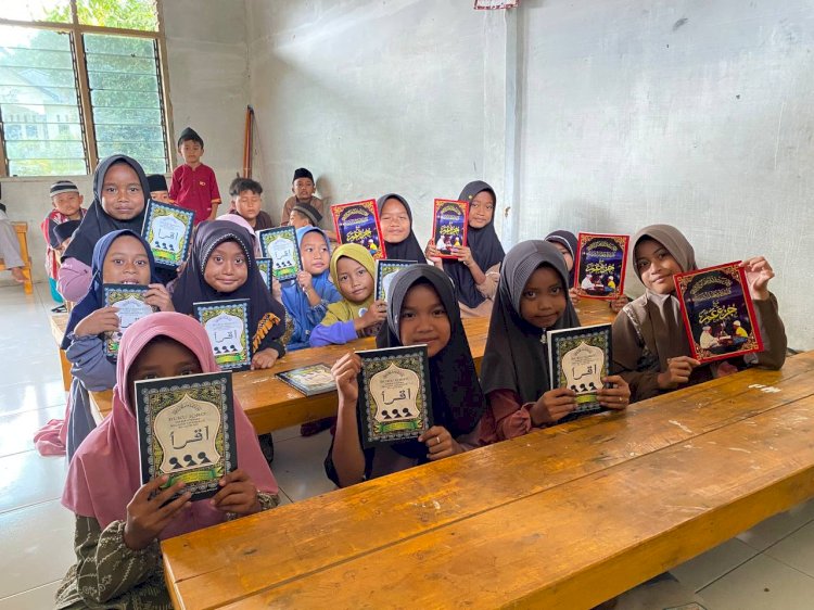 PPPA Daarul Qur’an Medan Salurkan Wakaf Al-Qur’an ke Desa Ujung Bandar
