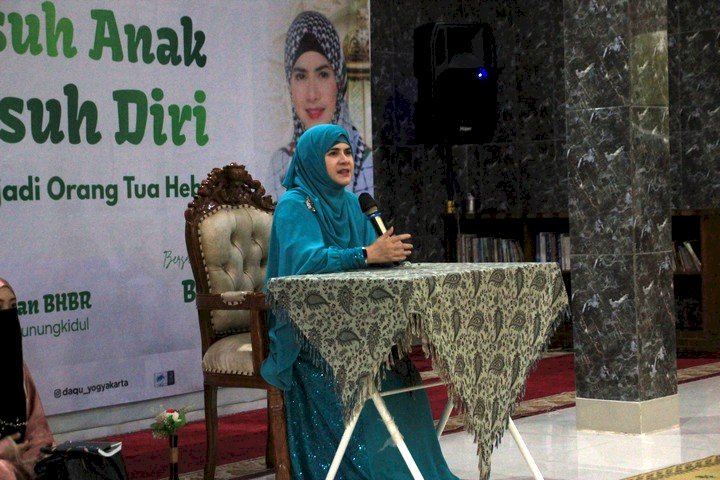 Mengaji Ilmu dan Sedekah Bersama Bunda Astri Ivo