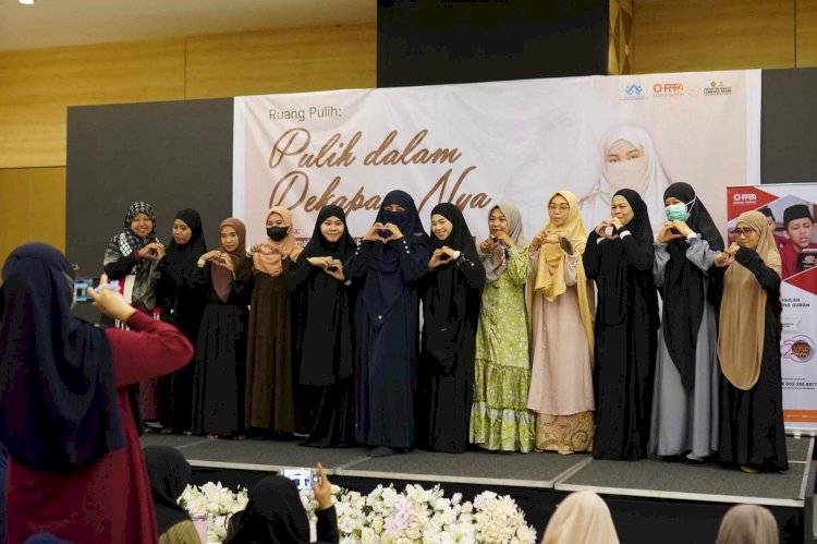 Komunitas Bareng Sisterfillah dan Hers Community Hadiri Kajian Umma Ilmia Amalia di Makassar