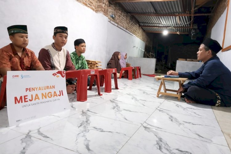 Penyaluran Meja Ngaji untuk Santri Penghafal Al-Qur’an