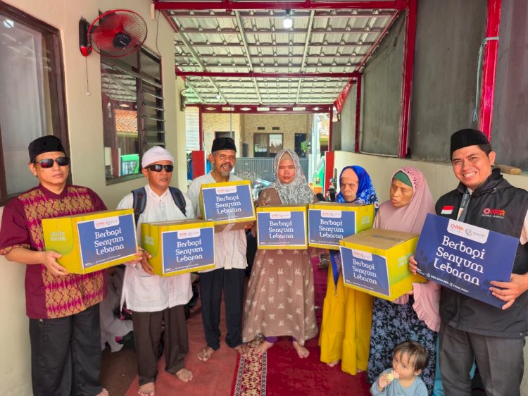 PPPA Daarul Quran Bogor Salurkan Bingkisan Lebaran untuk Tunanetra Penghafal Quran