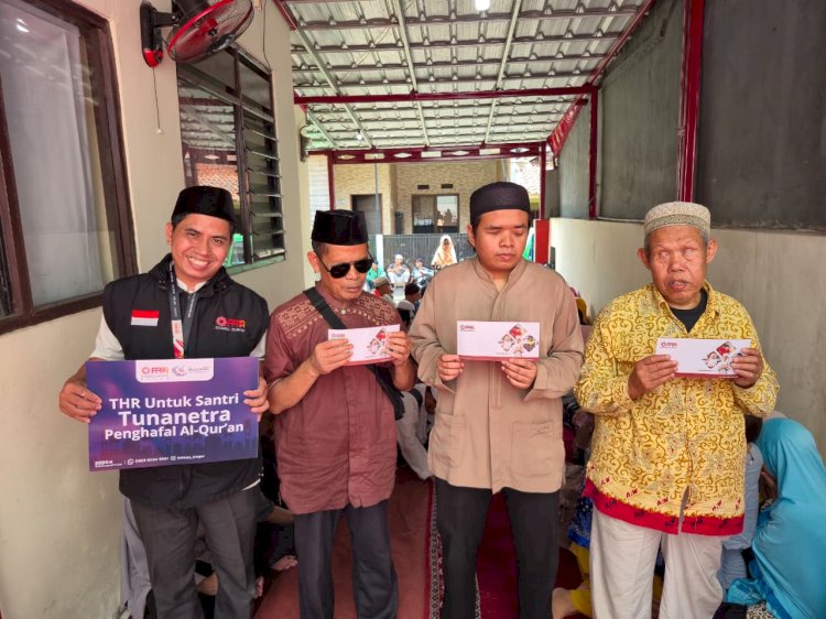 PPPA Daarul Quran Bogor Salurkan Bingkisan Lebaran untuk Tunanetra Penghafal Quran