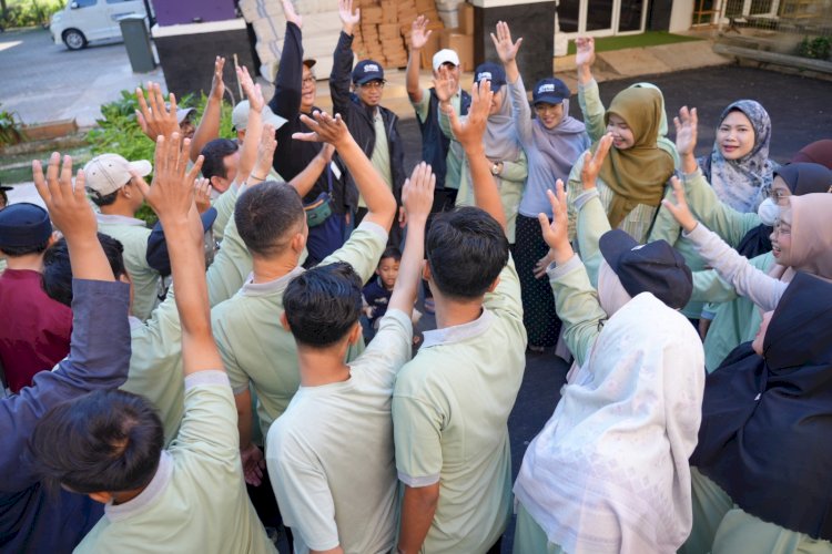 Teladan dari Dalam, Amil Laznas PPPA Daarul Qur'an Patungan Qurban untuk 451 Keluarga Penerima Manfaat