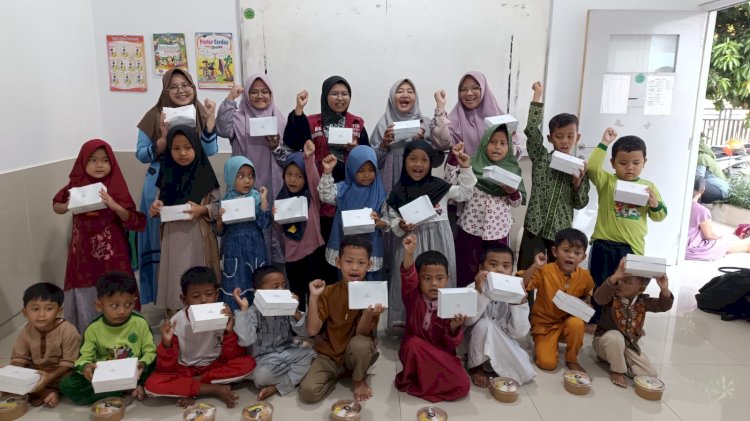 Senyum Gembira para Santri Yatim