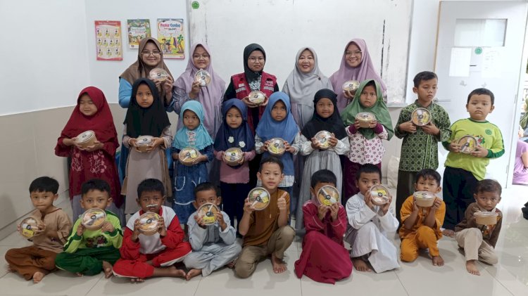 Senyum Gembira para Santri Yatim