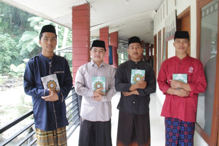 PPPA Daarul Quran Bogor Salurkan Mushaf untuk Santri Takhassus Cinagara