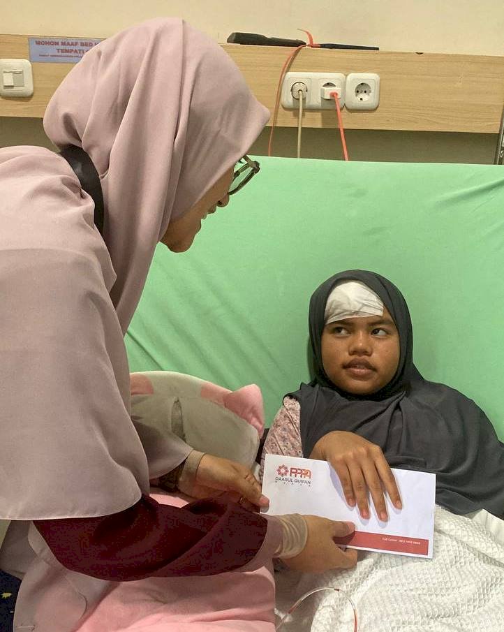PPPA Daarul Qur'an Medan Bersama FOZ Sumut Salurkan Bantuan untuk Adik Putri