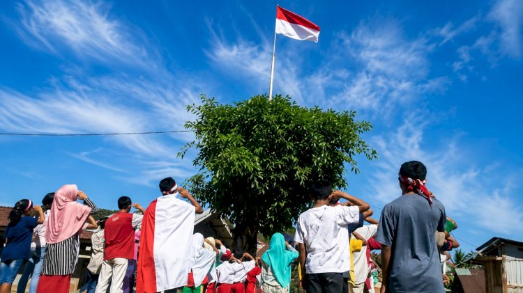 Kemerdekaan dalam Selimut Ketidakpastian, Upacara di Bumi Flores yang Masih Bergetar