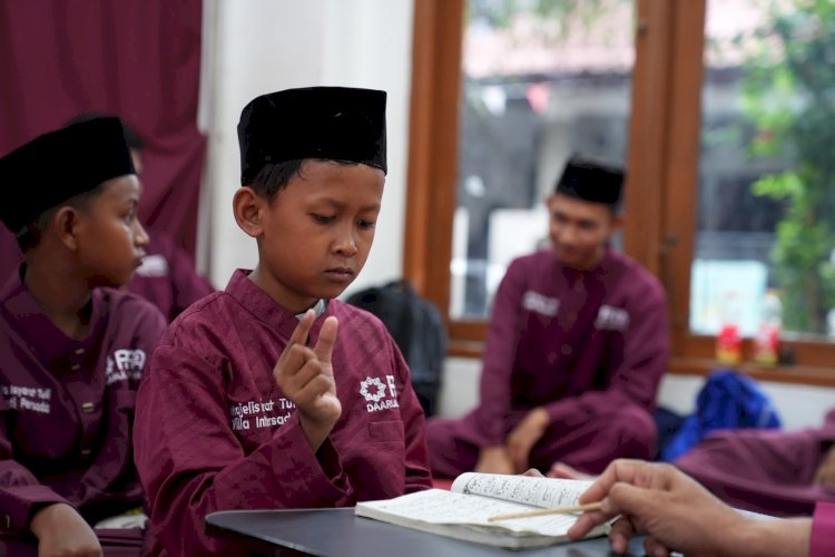 Ketika Membaca Al-Qur’an Terasa Sulit, Mereka Tetap Memilih Mendekat kepada-Nya