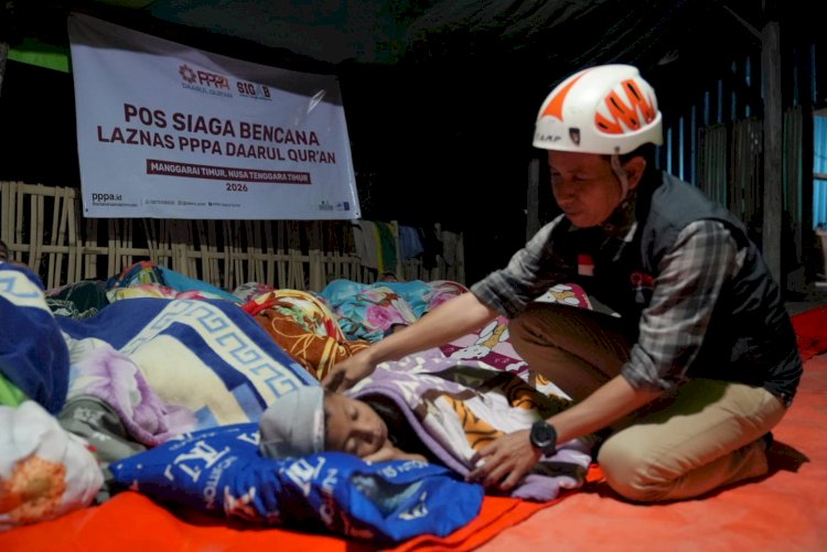 Menjaga dan Menghangatkan Dinginnya Malam di Flores