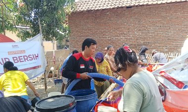 Berminggu-minggu Kesulitan Air, 320 Warga Cirebon Kini Terima Bantuan Air Bersih