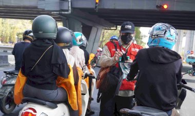 Peduli Dampak Karhutla, Laznas PPPA Daarul Qur’an Sulsel Bagikan 2.000 Masker untuk Warga Makassar