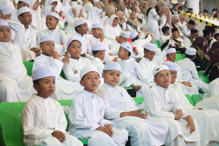 Sebanyak 2.120 Penghafal Al-Qur’an Diwisuda di Jawa Timur, Santri Disabilitas Turut Dapat Apresiasi