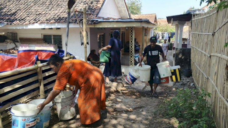 Berminggu-minggu Kesulitan Air, 320 Warga Cirebon Kini Terima Bantuan Air Bersih