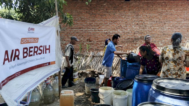 Berminggu-minggu Kesulitan Air, 320 Warga Cirebon Kini Terima Bantuan Air Bersih
