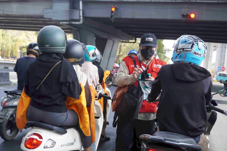 Peduli Dampak Karhutla, Laznas PPPA Daarul Qur’an Sulsel Bagikan 2.000 Masker untuk Warga Makassar