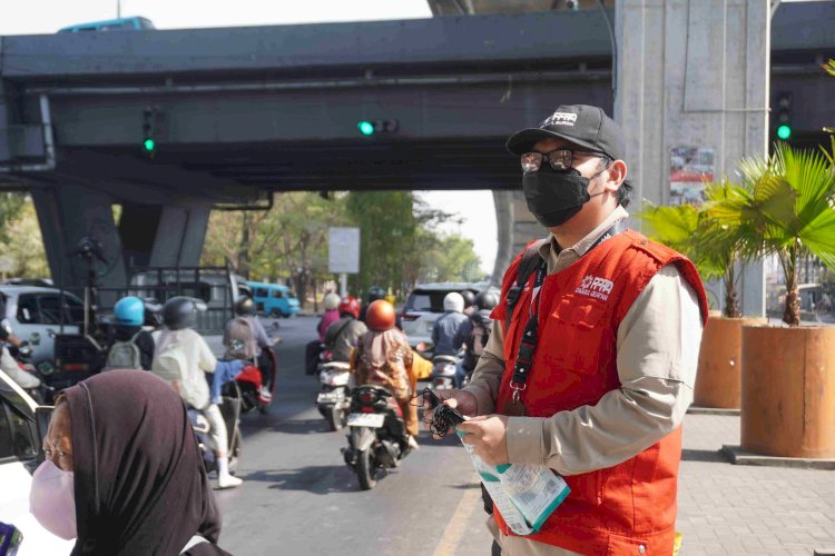 Peduli Dampak Karhutla, Laznas PPPA Daarul Qur’an Sulsel Bagikan 2.000 Masker untuk Warga Makassar