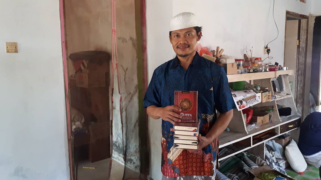 Penyaluran Mushaf Al-Qur'an Hafalan untuk Santri Pesisir Indramayu