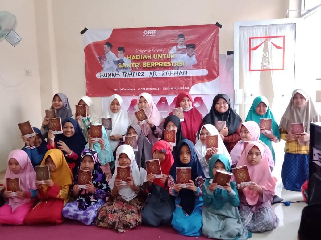 PPPA Daarul Qur'an Surabaya Salurkan Mushaf Hasil Patungan Bersama Donatur