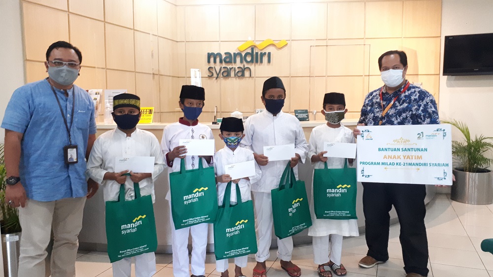 PPPA Daarul Qur'an Cirebon dan Bank Syariah Mandiri Salurkan Bantuan untuk Santri Yatim
